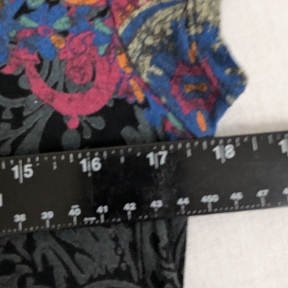 Decree Dark Floral Cap Sleeve Abstract Tunic - Flirty and Flattering Large - Picture 4 of 6